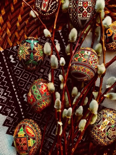 Ukrainian Photography, Ukraine Eggs, Ukrainian Egg Designs, Art Ukraine, Pysanky Eggs Pattern Ukraine, Ukrainian Egg Art, Ukrainian Christmas, Happy Easter Greetings, Vintage Easter Postcards