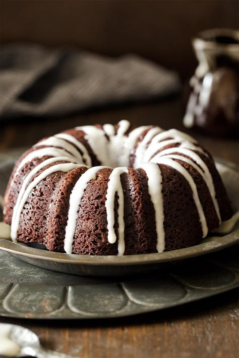 Small Cake Recipes, Bunt Cake Recipe, Small Chocolate Cake, Bundt Pan Recipes, Bundt Recipes, Nurse Cake, Glaze For Cake, Bundt Cake Recipes, Chocolate Bundt