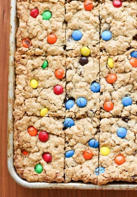 Monster Cookie Bars Recipe, Bars With Peanut Butter, Oatmeal Chocolate Chip Cookie Bars, Chocolate Chips And Peanut Butter, Peanut Butter And Oatmeal, Oatmeal Chocolate Chip Cookie, Monster Cookie Bars, Monster Cookie, Chocolate Chip Cookie Bars