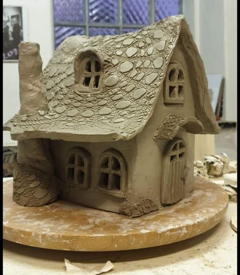 Diy Clay House Village, Air Dry Clay Cottage, Clay Cottage House, Template For Clay House, Small Clay Houses, Clay House Ideas Easy, Slab House Ceramics, Ceramic Hobbit House, Ceramic Fairy Houses Handmade