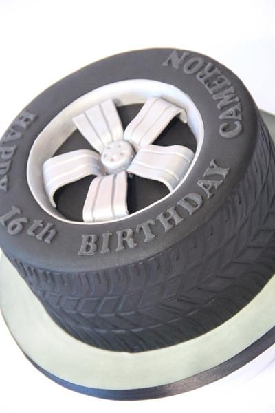 Tire cake Pastel Trailer, Tire Birthday Cake, 2 Fast Party, Fondant Frog, Car Cake Ideas, Mcqueen Birthday Cake, Masculine Cake, Lightning Mcqueen Birthday Cake, Motorbike Cake