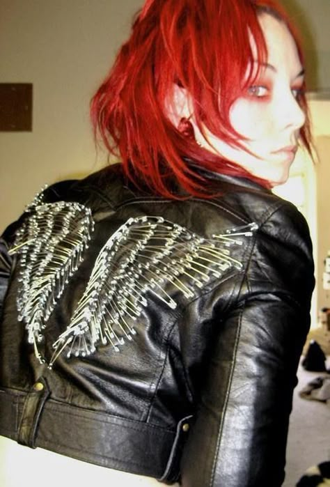 Safety pins wings on a leather jacket Safety Pin Wings Jacket, Pins On Leather Jacket, Safety Pin Wings, Punk Leather Jacket Diy, Punk Jacket Back, Punk Jacket Ideas, Safety Pin Jacket, Diy Leather Jacket, Safety Pins Fashion