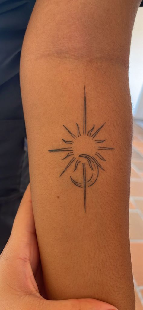 Inti Sun God Tattoo, Men’s Tricep Tattoo, Sun Tattoo Men, Daydream Tattoo, Tricep Tattoos, Woman Tattoos, God Tattoos, Tricep Extension, Sun Tattoos