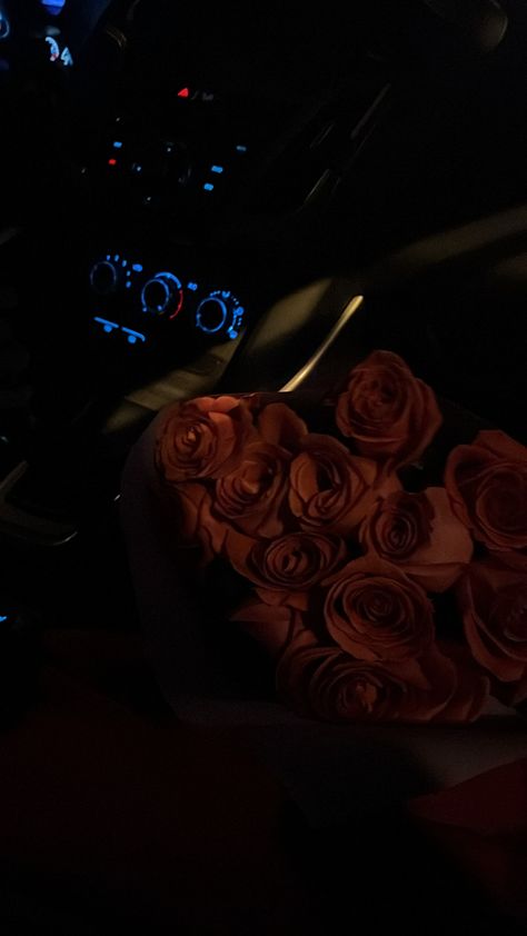 Flowers In Car Snapchat, Flowers Post Instagram, Flower Bouquet In Car, Flowers In Car Aesthetic, Flowers Fake Snap, Flowers At Night Aesthetic, Bouquet In Car, Flowers Fake Story, Flower In Car