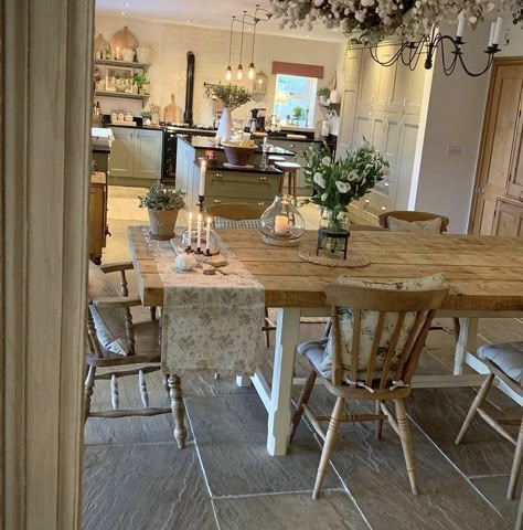 Farm Cottage Living Room, Rustic Kitchen Diner, Country Romance Home Style, Country Kitchen Dining Room, Cosy Cottage Dining Room, Cottage Living Dining Combo, Cottage Kitchen Diner, Conservatory Dining Room Country Style, Grade 2 Listed Cottage Interiors