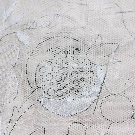 Tambour Beading, Tulle Embroidery, Lace Art, Bobbin Lace Patterns, Couture Embroidery, Crochet Lessons, Needle Lace, Bobbin Lace, Antique Lace