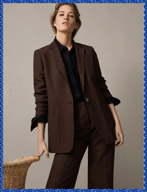 Woman Suit Fashion Chic, Work Outfit Professional, Women In Suits Aesthetic, Chic Work Outfit, Woman In Suit, Brown Suit, Classy Suits, Woman Suit, Academia Fashion