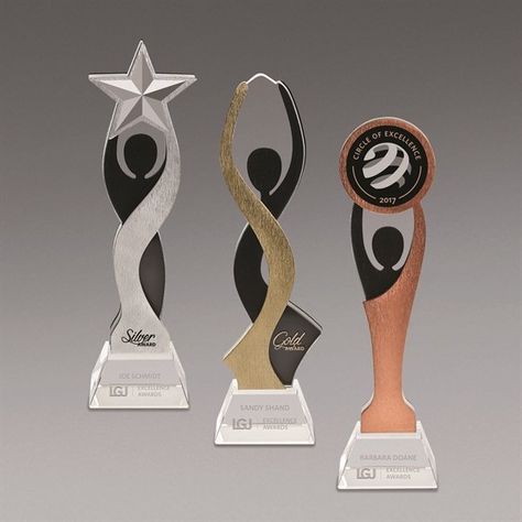 Unique Trophy Design, Creative Trophy Ideas, Trophy Craft, Trophy Art, Wood Trophies, Acrylic Trophy, Award Plaques, Award Display, Glass Awards