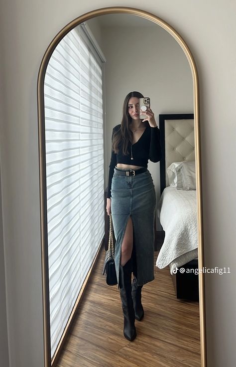 Boss Lady Fits, Western Dress For Winter, Poses Western Dress, Winter Fashion Outfits Dinner, Hairstyles For Classy Outfits, Skirt Outfits For Winter Aesthetic, Tops With Denim Skirt, Casual Night Outfits For Women, Classic Date Outfit