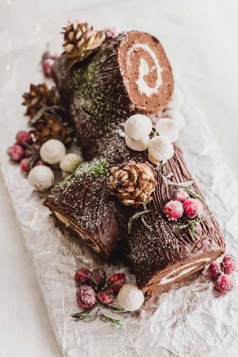 Completed Buche de Noel yule log cake with decorations on foil. Yule Log Recipe, Christmas Yule Log, Chocolate Yule Log, Yule Log Cake, Korean Dessert, Cakes To Make, Cake Roll Recipes, Log Cake, Chocolate Sponge Cake