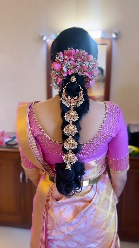 Simple Bridal Hairstyle That's Trending on Instagram • South India Jewels Simple Bridal Hairstyle, Minimalist Bride, Instagram Jewelry, Bridal Hairstyle, Bridal Hairstyles, Allure Bridal, Kundan Necklaces, Bridal Beauty, The Perfect Wedding