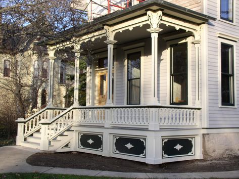 Cream Victorian House Exterior, Front Deck Railing, Bayou Cottage, Victorian Front Porch, Porch Goals, New Orleans Style Homes, Porch Trim, Italianate Architecture, Porch Railing Designs