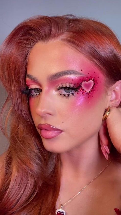 Valentines Looks Makeup, Fun Creative Makeup Looks, Special Effect Makeup, V Day Makeup Looks, Valentines Makeup Look, Love Makeup Looks, Valentine Day Makeup Looks, Valentine Eye Makeup, Vday Makeup Looks