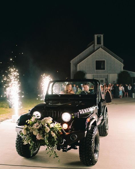 We love when our couples incorporate details that are meaningful and reflective of them ✨ This groom worked hard to restore his first car, this Jeep Renegade, ahead of his big day. It served as the perfect photo-op spot for the wedding party and couple portraits, and then made for the perfect exit at the end of the night! Planning & Design | @lncweddings Photography | @courtney_leigh_photo Florals | @floraandfaunatx HMU | @kissandmakeuphouston Paper Goods & Signage | @yellowrosecalligaphy V... Wedding Jeep Decorations, Jeep Getaway Car Wedding, Jeep Wedding Decorations, Just Married Jeep, Shaadi Vibes, Reception Exit, Jeep Wedding, Wedding Getaway Car, Truck Wedding