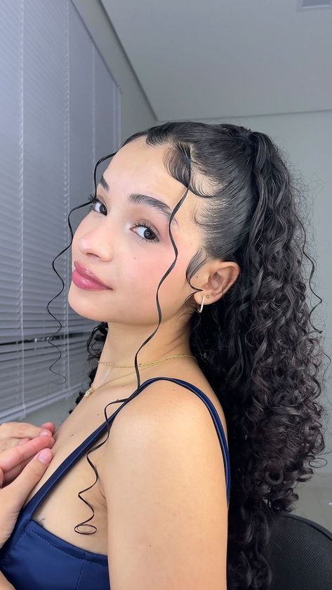 Hairstyle Inspo For Curly Hair, Hairstyle For Graduation Pictorial, Haïr Style Curly Hair, Peinados Curly Hair, Semi Formal Hairstyles, Curly Hair Hairstyle, Hair Curly Hairstyles, Curly Pixie Hairstyles, Hairstyle Curly