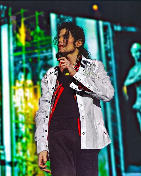 Michael Jackson Aesthetic, Whip Nae Nae, The Jackson Family, Cant Stop Loving You, Michael Jackson Wallpaper, Michael Jackson King Of Pop, O2 Arena, Michael Jackson Pics, Doo Doo