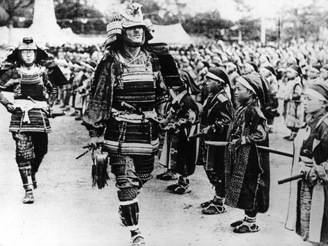 Samurais at a pageant in Japan, between the two World Wars, 1930. Photo Japon, Ronin Samurai, World Wars, Ancient Japan, Vintage Pics, Japan History, Japanese History, Japanese Warrior, Samurai Armor