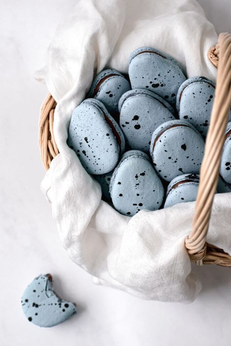 These cute little robin egg macarons with chocolate french buttercream are the perfect Easter treat! They are filled with a rich, swoon worthy chocolate french buttercream that is surprisingly easy to make! #easterrecipes #robineggmacarons Easter Bakery Ideas, Chocolate French Buttercream, Egg Macarons, Easter Pastry, Easter Macarons, Shaped Macarons, Easter Pastries, Repurpose Leftovers, French Buttercream