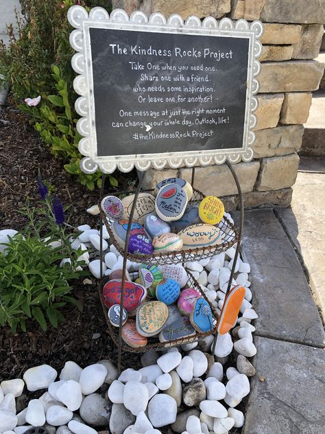 Inspirational Rock Garden, The Kindness Rocks Project, Community Rock Garden, Kindness Garden Rocks, Kindness Rocks Garden, Rock Garden For Kids, School Rock Garden, Displaying Painted Rocks, Rock Garden Signs Cute Ideas