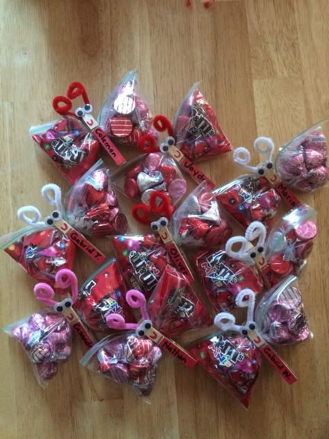 Cute Kindergarten Valentine Ideas, Toddler Valentines Goodie Bags, Valentines Idea For Classmates For Kids, Vday Goodie Bags Kids Valentines, Valentine’s Day School Gifts, Valentines Class Goodie Bags, Valentines Classroom Treat Ideas, Kid’s Valentines Ideas, Valentines Diy Kids Gifts