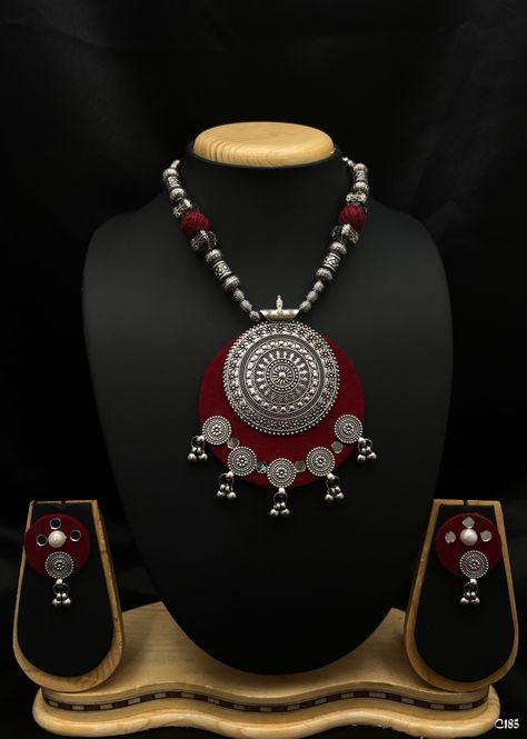 🌿 Style: Boho Chic💎  Materials: High-quality metal alloys and fabric accent. 🎉 Occasion: Festivals, cultural events, casual outings.  Embrace bohemian beauty with this stunning statement jewelry set! Featuring intricate silver detailing and rich red accents, this necklace and earring duo is perfect for festivals, cultural events, or making a bold fashion statement. Fabric Jewelry Necklace, Boho Necklace Diy, Fabric Jewelry Handmade, Jewellery Patterns, Diy Jewelry Making Bracelets, Diy Jewellery Designs, Bohemian Beauty, Fabric Jewellery, Treasure Jewelry