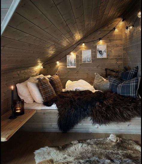 Inspired Bedroom Ideas, Cottage Bedroom Ideas, Cozy Cottage Bedroom, Cottage Bedrooms, Inspired Bedroom, Loft Bedroom, Attic Spaces, Cabin Interiors, Cottage Interior