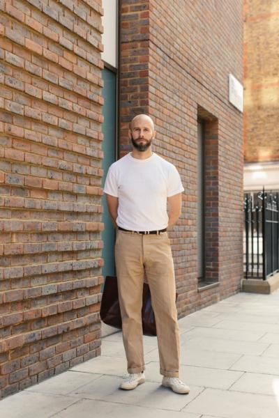 Lookbook – Permanent Style Chino Pants Men Outfits Street Styles, Tucked In Shirt Outfit, Chinos Men Outfit, Permanent Style, Men Street Look, Normcore Fashion, Shirt Outfit Men, Minimalist Fashion Men, Pants Outfit Men