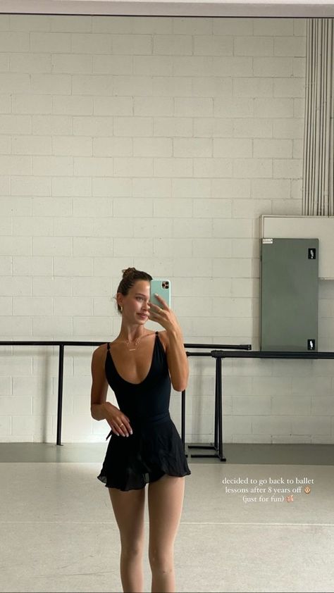 Balletcore Outfits, Ballet Fits, Adult Ballet Class, Dance Class Outfit, Ballet Inspired Fashion, Dance Fits, Ballet Outfits, Class Outfits, Isabelle Mathers