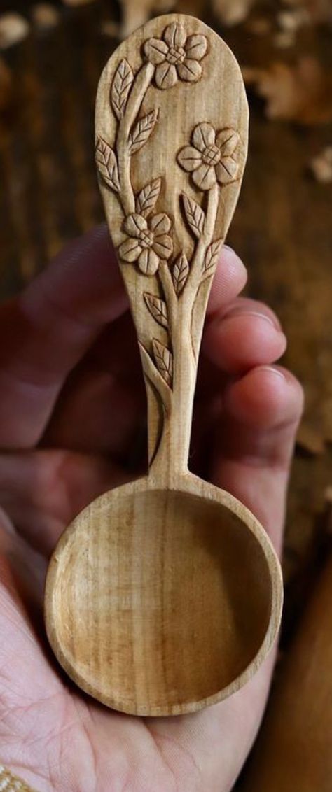 Carving Spoons, Wooden Spoon Carving, Welsh Love Spoons, Hand Carved Wooden Spoons, Wood Spoon Carving, Love Spoons, Wooden Things, Carved Spoons, Spoon Carving