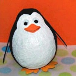 Cute Paper Mache Penguins Craft Paper Mache Crafts For Kids, Paper Mache Recipe, Paper Mache Projects, Penguin Crafts, Penguin Craft, Paper Mache Animals, Mache Art, Thema Winter, Paper Mache Sculpture