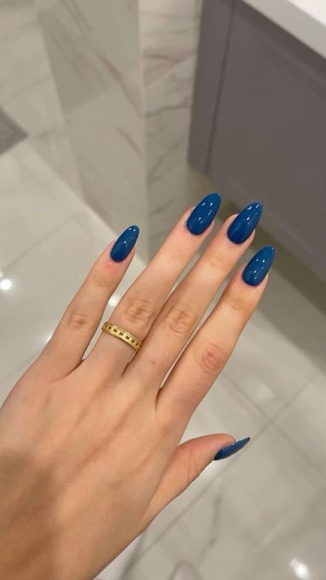 Nail Colors For Pale Skin, Blue Gel Nails, Colourful Nails, Smink Inspiration, Simple Gel Nails, Summery Nails, Casual Nails, Makijaż Smokey Eye, Classy Acrylic Nails