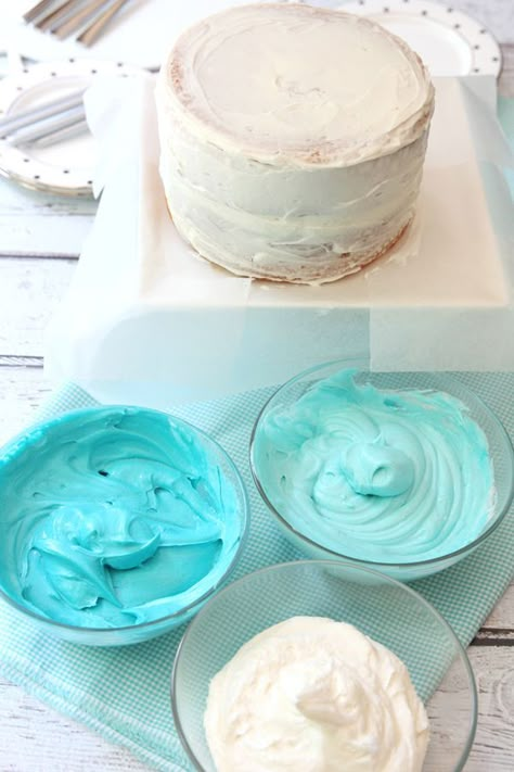 How Much Cake, Diy Ombre Cake, Ombre Frosting Cake, Ombre Icing Cake, Blue Frosting Cake, How To Ice A Cake, How To Frost A Cake, Diy Frozen Cake, Ombre Cake Frosting