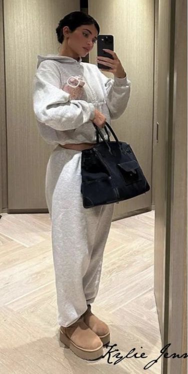 Stile Kylie Jenner, Looks Kylie Jenner, Trajes Kylie Jenner, Kylie Jenner Look, Kyle Jenner, Mode Zara, Ugg Classic Ultra Mini, Kylie Jenner Outfits, Kylie Jenner Style