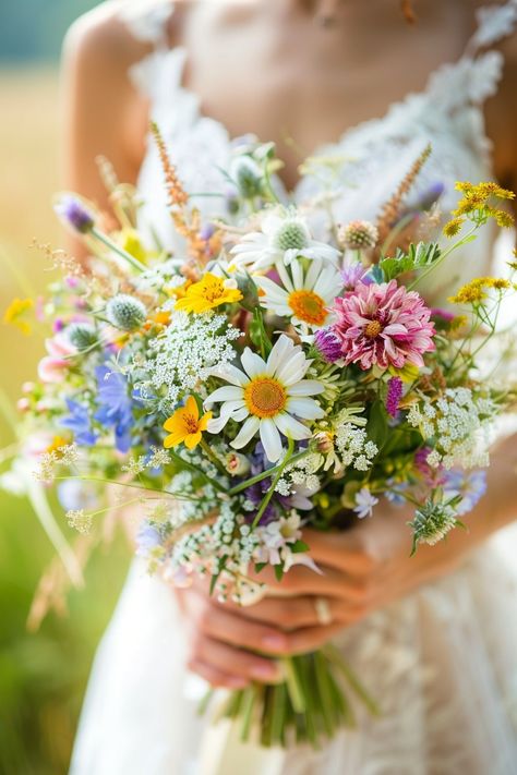 Simple Garden Centerpieces, Daisy And Wildflower Bouquet, Diy Wedding Bouquet Wildflowers, June Wildflower Bouquet, Meadow Bouquet Wedding, Wildflower Wedding Colour Scheme, Wedding Wild Flowers Centerpieces, Wedding Daisy Bouquets, Mini Wildflower Bouquet