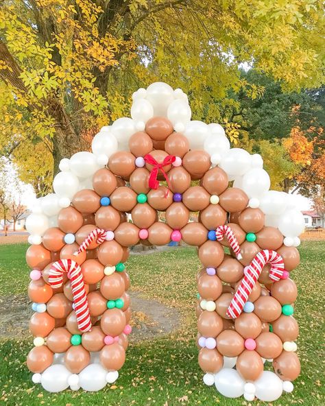 Gingerbread Party Decorations, Gingerbread House Party Ideas, Gingerbread Party Ideas, Gingerbread Christmas Party, Gingerbread Houses Ideas, Gingerbread Birthday Party, Christmas Balloon Decor, Christmas Parade Floats, Gingerbread House Party