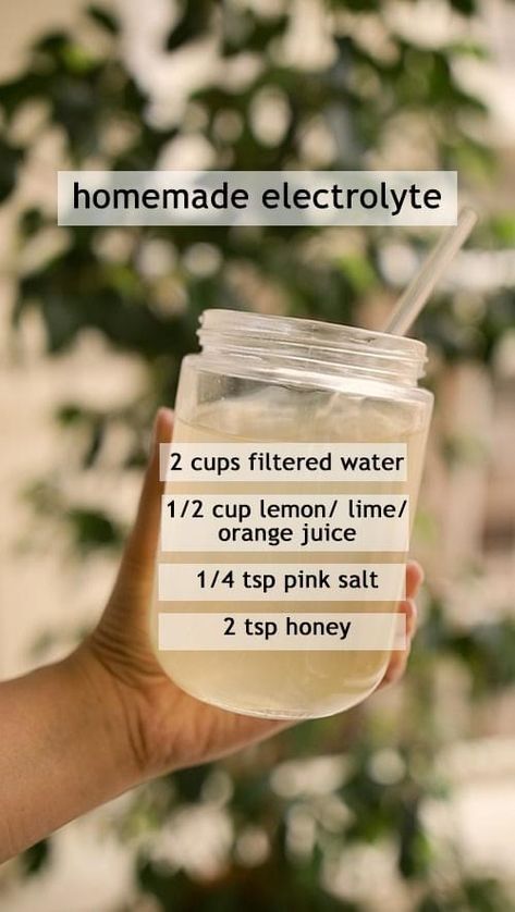 Homemade Sports Drink, Homemade Electrolyte Drink, Healthy Juice Drinks, Electrolyte Drink, Home Health Remedies, Healthy Drinks Recipes, Sports Drink, Water Recipes, Healthy Juices