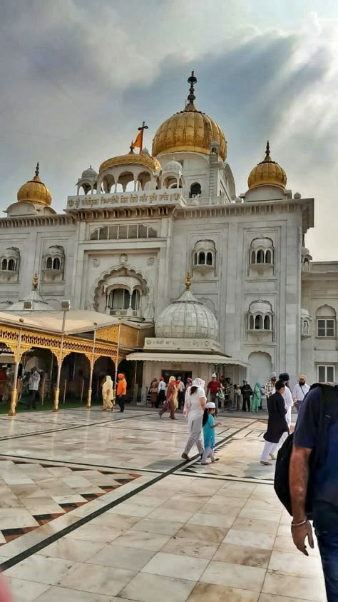 Fortuner Interior Snapchat, Banglasahib Gurudwara Delhi, Gurdwara Snapchat Story, Gurdwara Aesthetic, Bangla Sahib Gurudwara Photography, Gurdwara Snap, Akshardham Temple Delhi Snap, Waheguru Wallpapers Hd For Iphone, Bangla Sahib Gurudwara Snap