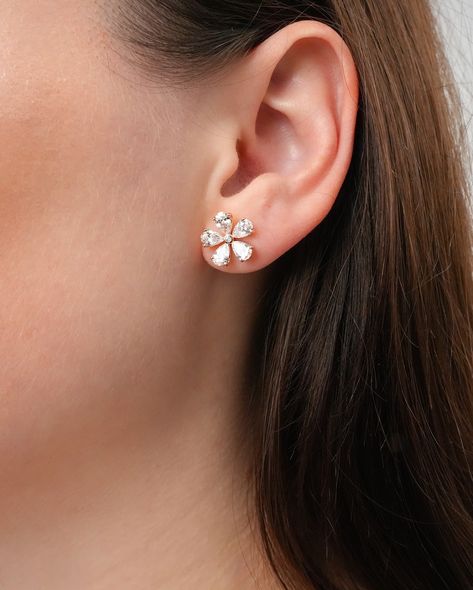 🌺 Rose Gold or White Gold? Which flower will you pick? Adorn your ears with our gorgeous Flower Diamond Earrings! 🌸💎 🦢White Gold Flower Studs 14KW 2.46gr Lab Grown Diamonds 2.60ct total weight F, VS $1380-30% = $966 🪷Rose Gold Flower Studs 14KW 2.38gr Lab Grown Diamond 2.50ct total weight F, VS $1575-30% = $1102 📍Visit us: 66 West 47th Street #22-23 New York, NY 10036 ⌚️Businesses hours: MON-SAT 10.00-5.00pm #labdiamonds #luxuryjewelry #nycjeweler #diamonddistrict #earringsoftheday #f... Flower Diamond Earrings, Ruby Ring Designs, Diamond Flower Earrings, Earrings White Gold, Rose Gold Flower, Earrings Rose Gold, Jewelry Elegant, Silver Jewelry Design, Luxury Earrings