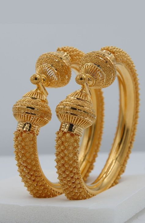 50+ Latest Gold Kangan Designs - [2024 Models] • South India Jewels Gold Kangan, Unique Gold Jewelry Designs, Gold Jewels Design, Gold Bangles For Women, Gold Jewellry, Gold Chain Design, Gold Bridal Jewellery Sets, Mexican Jewelry, Bangles Jewelry Designs