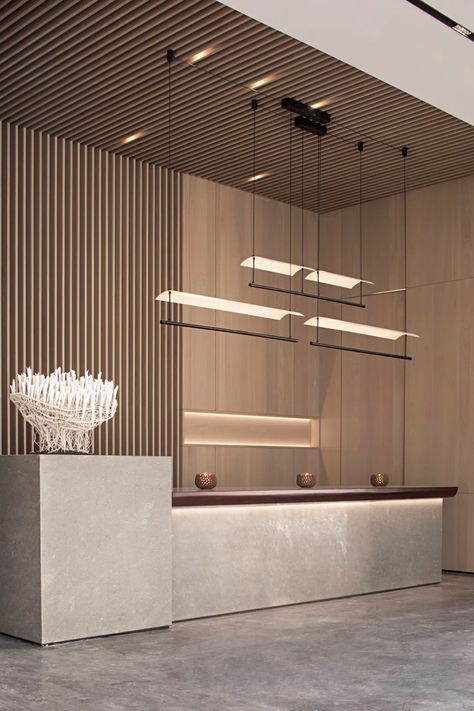 Modern Receptionist Design, Modern Office Workspace Design, Receptionist Office Design, Japandi Reception Design, Lobby Desk Design, Minimal Reception Table, Luxury Clinic Interior Design, Modern Office Lobby Design, Reception Ideas Office