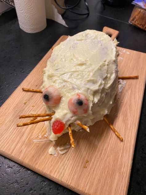 Goofy Cake, Ugly Cakes, Hedgehog Cake, Cake Fails, Funny Birthday Cakes, Hamburger Helper, Cute Birthday Cakes, Cute Cakes, Cute Food