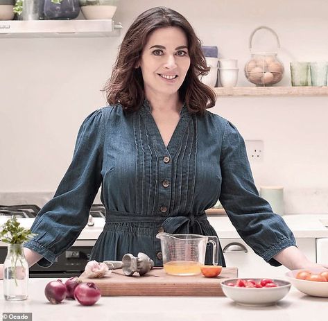 Celebrity Chef, Nigella Lawson, Celebrity Chefs, Tv On The Radio, Daily Mail, Bbc, Chef, Quick Saves