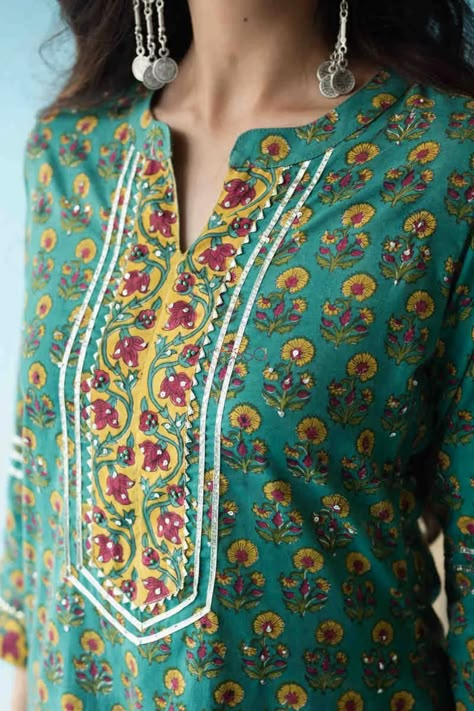 Border Neck Designs For Suits, Plakette Design Kurti, Coller Neck Kurta Designs, Indian Casual Wear Women, Yoke Designs For Kurtis, Jaipuri Kurti Designs, Playful Outfits, Chudidhar Neck Designs, Kurta With Dupatta