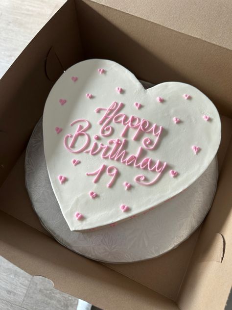 19th Birthday Cakes, Tårta Design, Heart Birthday Cake, Vintage Birthday Cakes, Cute Birthday Pictures, 16 Birthday Cake, Pink Birthday Cakes, Funny Birthday Cakes, 21 Birthday