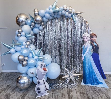 Frozen Backdrop Ideas Backgrounds, Elza Decorations Birthday, Frozen Garland Ideas, Elsa Frozen Party Decorations, Frozen Themed Balloon Garland, Elsa Balloon Arch, Frozen Party Decorations Backdrops, Elsa Balloon Garland, Elsa Birthday Theme Decoration