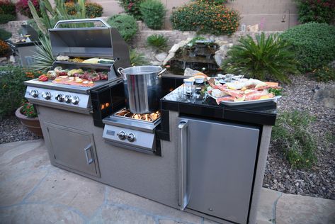 Be the Backyard Pro on a Kokomo Grill. These products are so easy to use from BBQ Grill to Lobster Boil you can do it all on a KoKoMo BBQ Island Package. Built In Bbq Grill, Bbq Grill Island, Lobster Boil, Turkey Fryer, Backyard Grill, Modular Outdoor Kitchens, Grill Island, Outdoor Kitchen Cabinets, Outside Kitchen