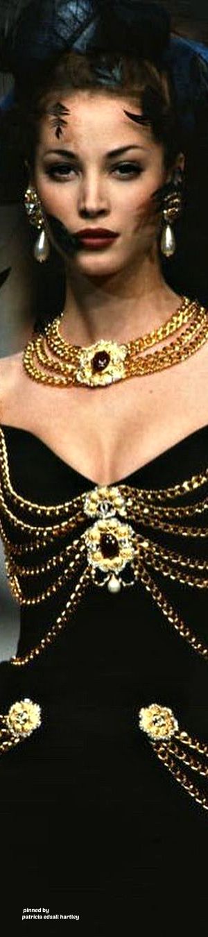 It's All About Chanel Gold Runway Dress, Gold Runway, Black And Gold Fashion, 1 In A Million, Versace Chain, Black And Gold Dress, Status Symbol, Chanel Runway, Dress Chanel