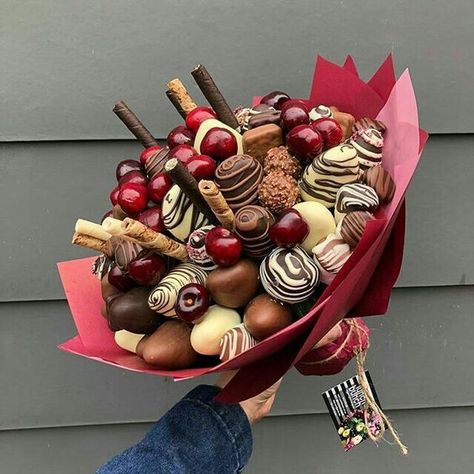 Chocolate Strawberries Bouquet, Strawberry Sweets, Chocolate Covered Strawberries Bouquet, Food Bouquet, Edible Bouquets, Chocolate Covered Fruit, Sweet Bouquet, Fruit Arrangements, Edible Arrangements