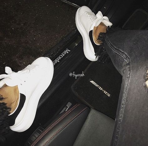 Alexander Mcqueen Ready To Wear, Shoes Alexander Mcqueen, Alexander Mcqueen Sneakers, Mcqueen Sneakers, Mcqueen Shoes, Alexander Mcqueen Shoes, Nike Vapormax, Rich Girl Lifestyle, Shoes Sneakers Nike