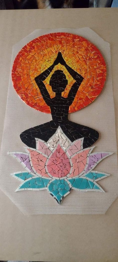 Yoga Mosaic Art, Vitromosaico Ideas, Mosaic Tile Patterns, Mosaic Art Diy, Paper Mosaic, Egg Shell Art, Art Deco Paintings, Mosaic Art Projects, Mosaic Tile Art